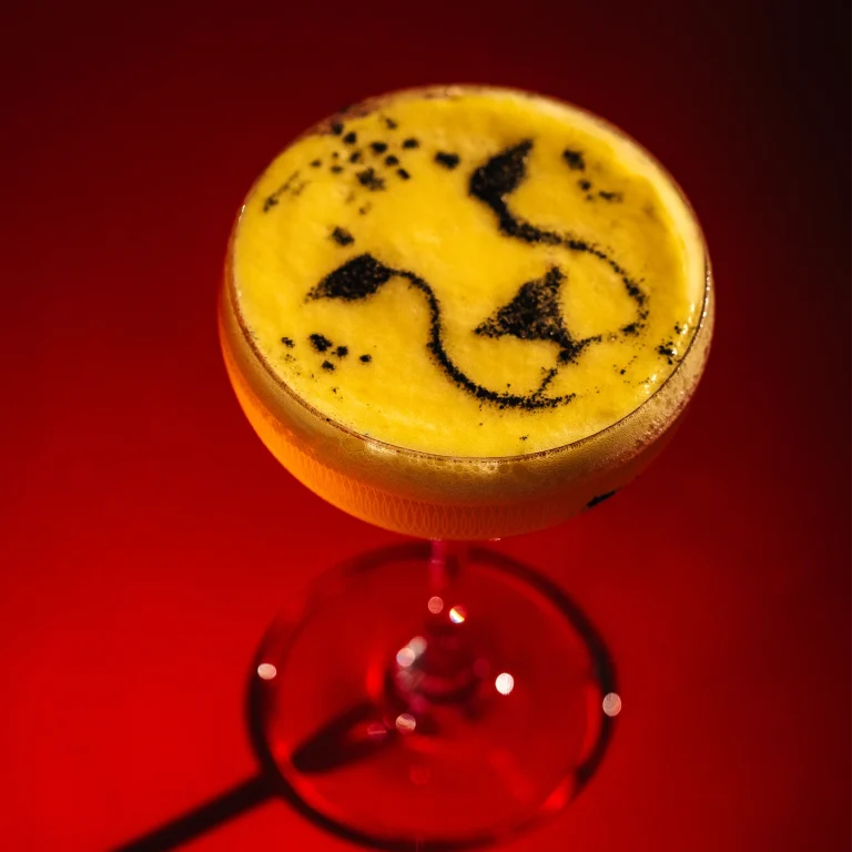 Lazy Lion Coctail Bar Pornstar Martini cocktail
